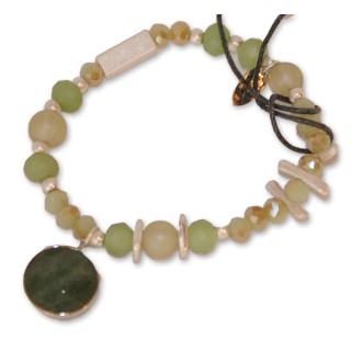 Armband, zart grün, Perlen grün, Glasperlen auf Gummiband, Stein grün, gefasst